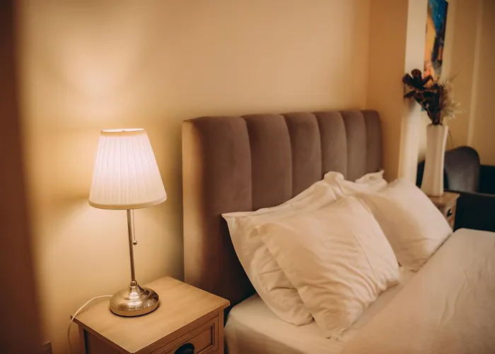 Nicolas Luxury * Κουρούτα