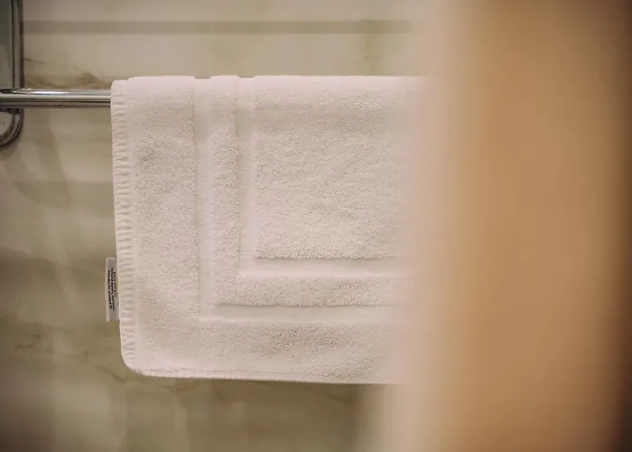 Nicolas Luxury Курута