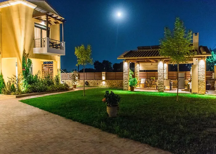 Nicolas Luxury Апартаменты